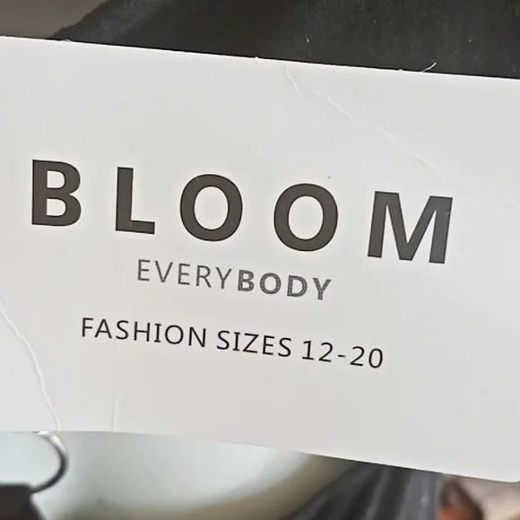 Bloom Chic sexy maxi dress with cut out size 20 - Picture 7 of 8